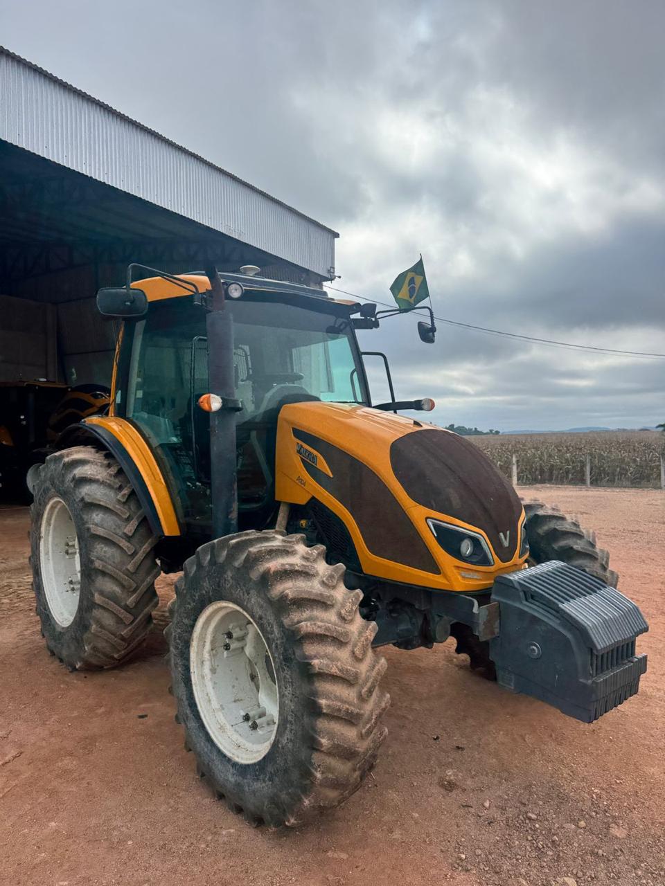 Trator Valtra A104 2022